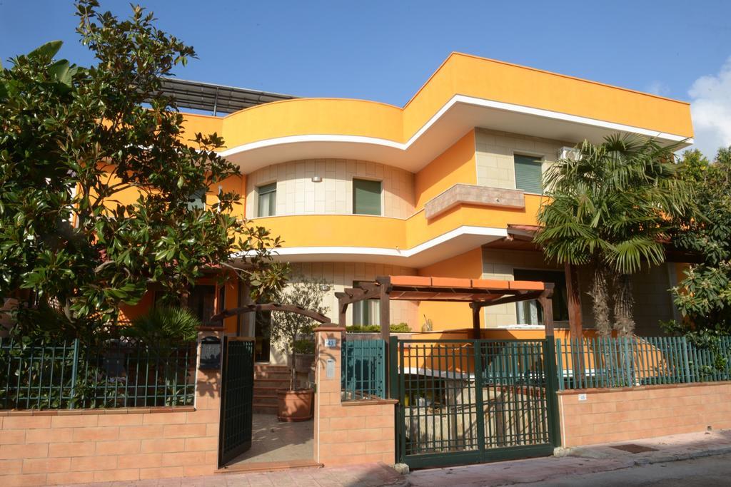 B&B Caravaggio San Donaci Екстер'єр фото